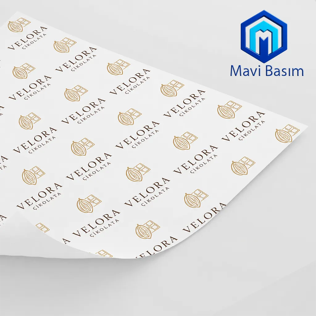 135 gr kuşe baskılı ambalaj kâğıdı, hediye paketleme ruloları ve kurumsal sarım örneği